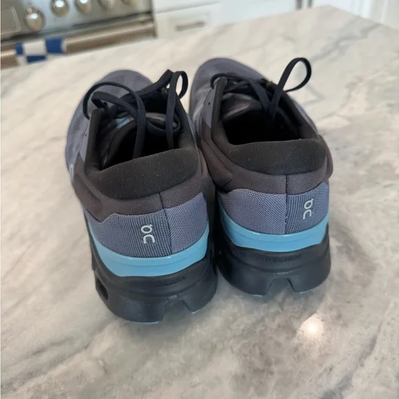 On Running sneakers - Picture 3 of 4